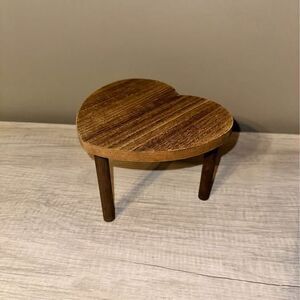 Small heart shelf table